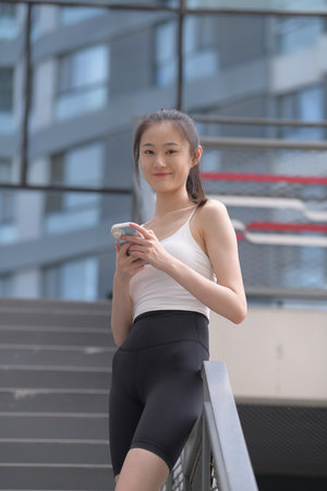 屋塔房王世子下载mp4