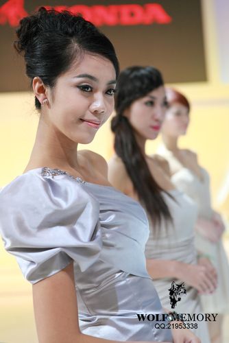 两只小兔子被捏视频